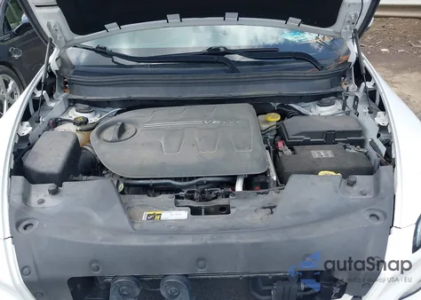 2015 Jeep Cherokee Latitude из США, поврежденный, VIN 1C4PJMCS2FW504782